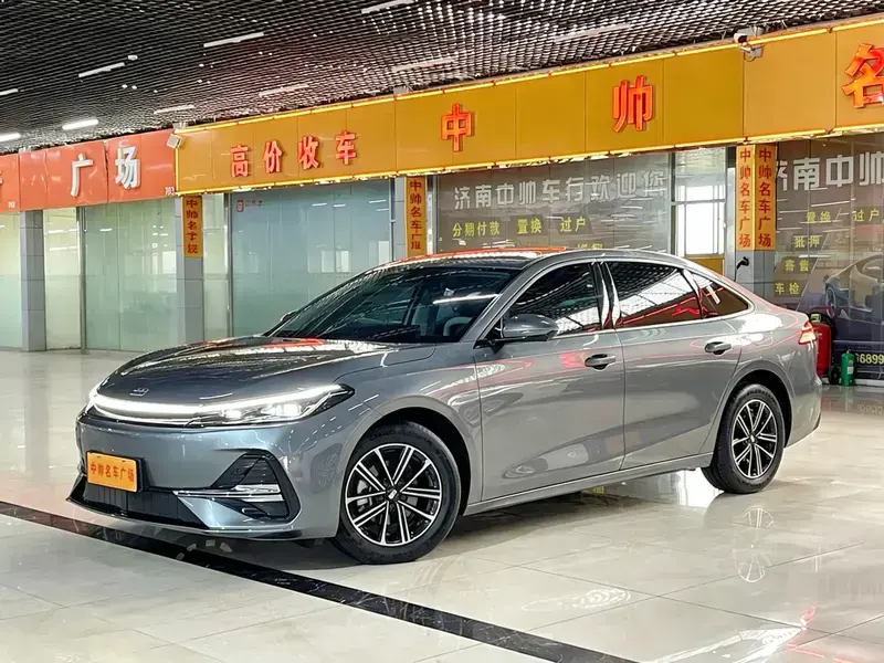 2025 Geely Galaxy A7 с пробегом 10 000 км