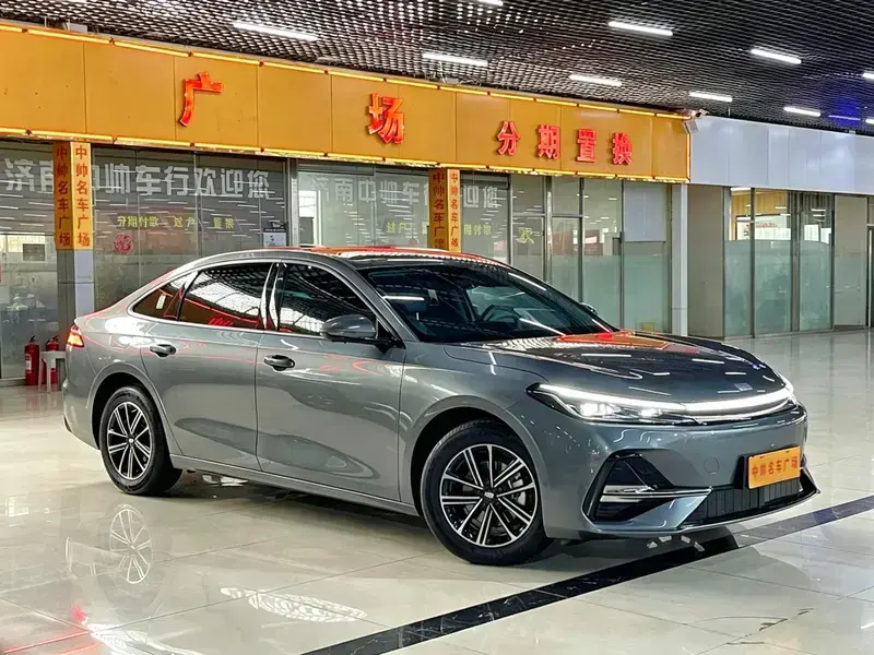 2025 Geely Galaxy A7 с пробегом 10 000 км