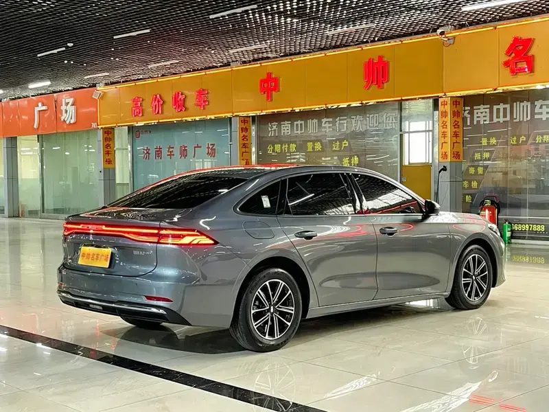 2025 Geely Galaxy A7 с пробегом 10 000 км
