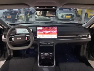 2025 Geely Galaxy A7 с пробегом 10 000 км