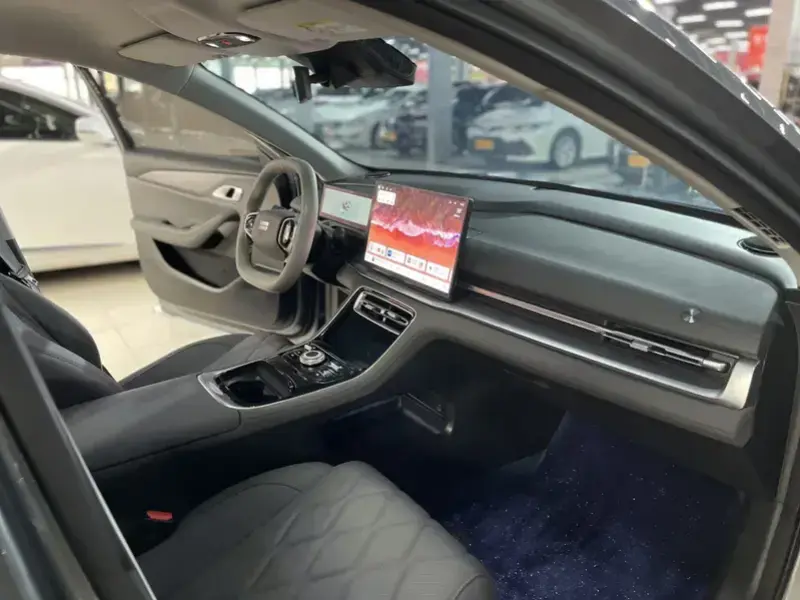 2025 Geely Galaxy A7 с пробегом 10 000 км
