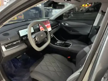 2025 Geely Galaxy A7 с пробегом 10 000 км