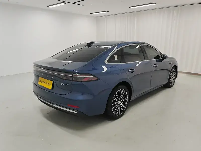 2025 Geely Galaxy A7 с пробегом 7 700 км