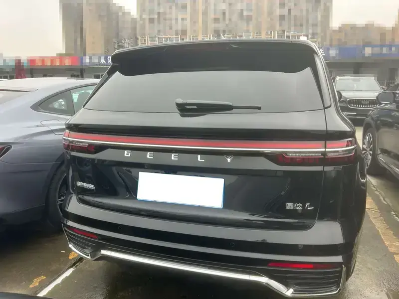 2025 Geely Monjaro с пробегом 14 000 км