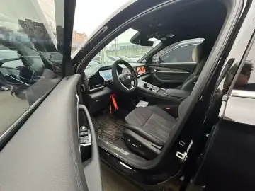 2025 Geely Monjaro с пробегом 14 000 км