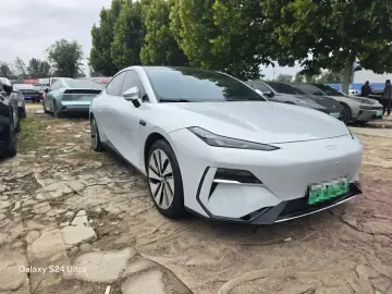 2024 Geely Galaxy E8 с пробегом 74 000 км