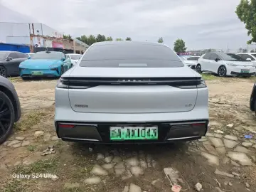2024 Geely Galaxy E8 с пробегом 74 000 км