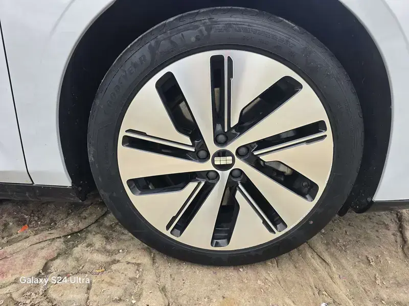2024 Geely Galaxy E8 с пробегом 74 000 км