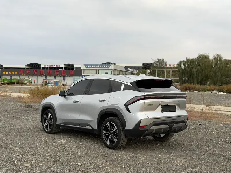 2024 Geely Galaxy L7 с пробегом 51 000 км