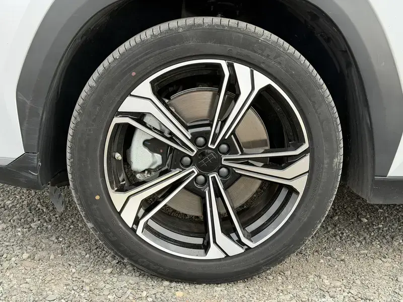 2024 Geely Galaxy L7 с пробегом 51 000 км