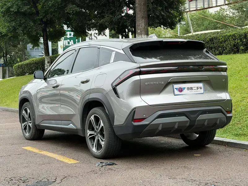 2023 Geely Galaxy L7 с пробегом 35 000 км