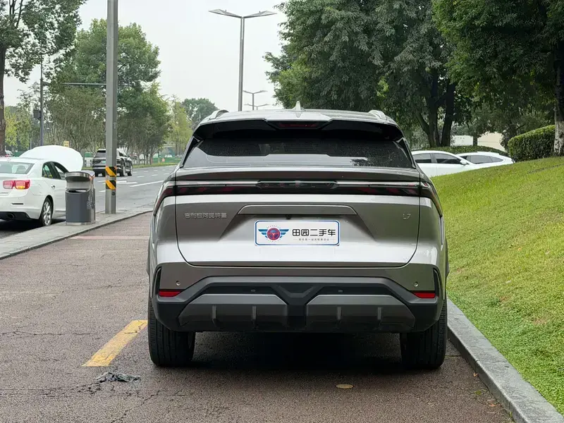 2023 Geely Galaxy L7 с пробегом 35 000 км