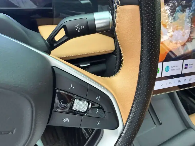 2023 Geely Galaxy L7 с пробегом 35 000 км