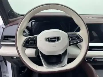 2024 Geely Monjaro с пробегом 29 700 км