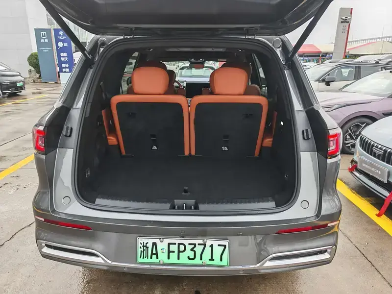 2025 Geely Galaxy M9 с пробегом 10 700 км