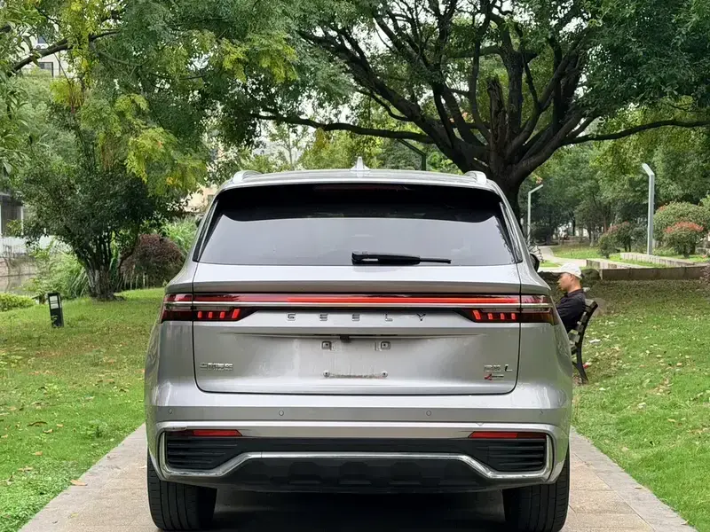 2021 Geely Monjaro с пробегом 40 000 км