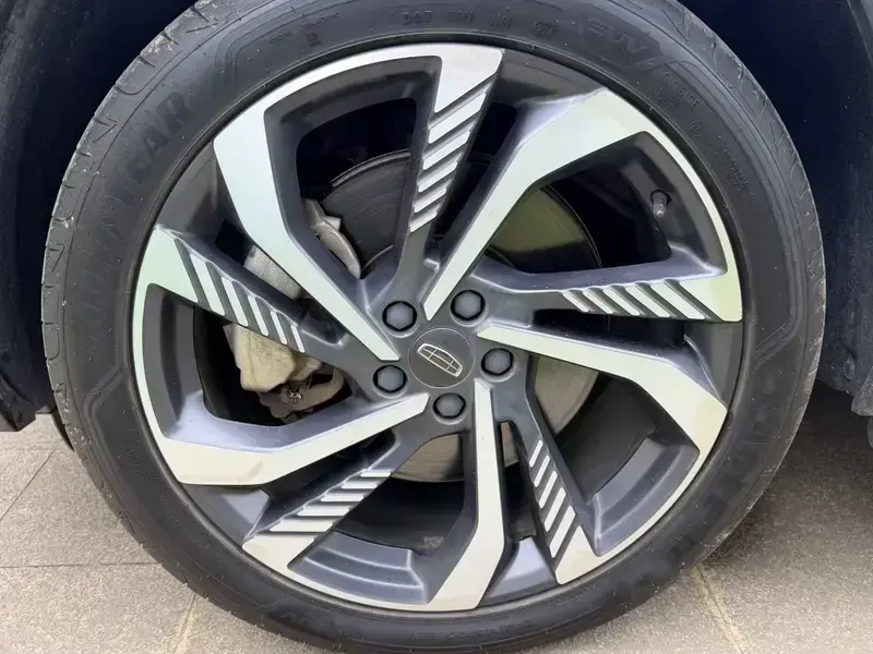 2021 Geely Monjaro с пробегом 40 000 км