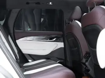 2021 Geely Monjaro с пробегом 28 500 км