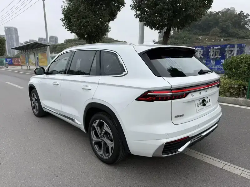 2024 Geely Monjaro с пробегом 30 000 км