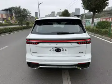 2024 Geely Monjaro с пробегом 30 000 км