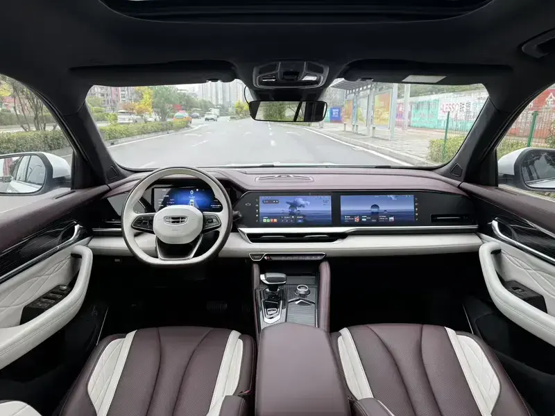 2024 Geely Monjaro с пробегом 30 000 км