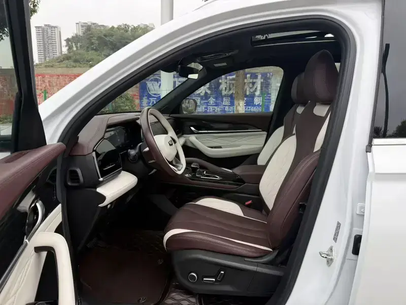 2024 Geely Monjaro с пробегом 30 000 км