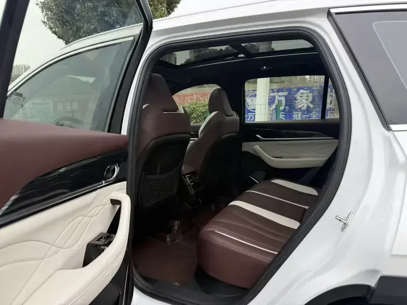 2024 Geely Monjaro с пробегом 30 000 км