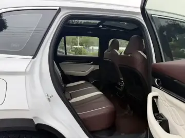 2024 Geely Monjaro с пробегом 30 000 км