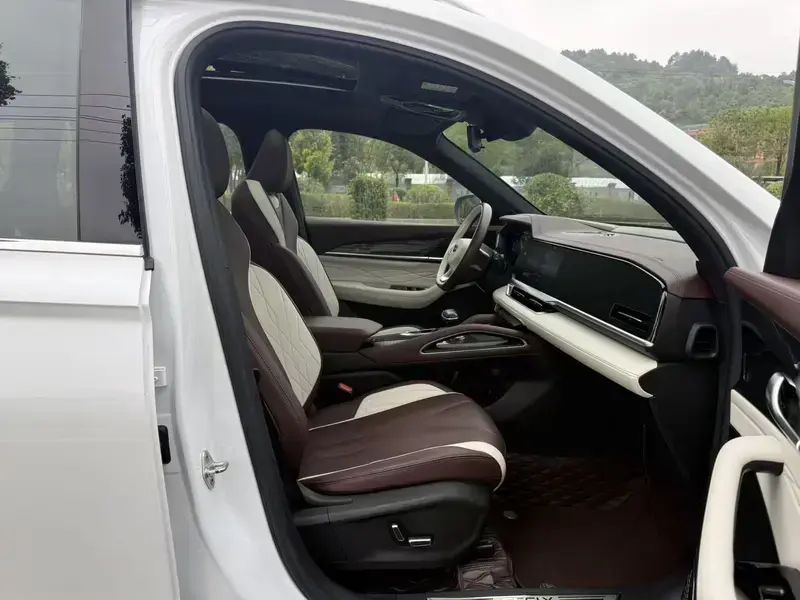 2024 Geely Monjaro с пробегом 30 000 км