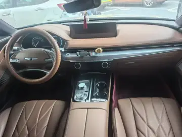 2023 Genesis G80 с пробегом 27 000 км