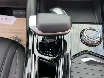 2024 Geely Monjaro с пробегом 7 000 км