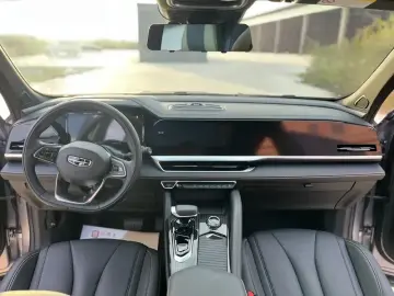 2024 Geely Monjaro с пробегом 7 000 км
