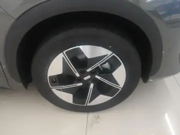 2024 Geely Galaxy E5 с пробегом 30 000 км