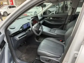 2024 Geely Galaxy E5 с пробегом 64 000 км