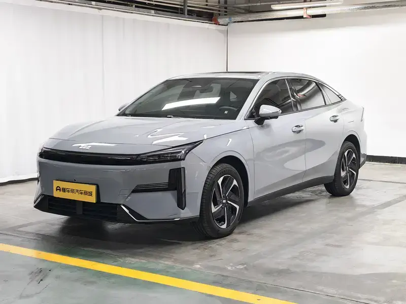 2025 Geely Galaxy L6 с пробегом 7 200 км