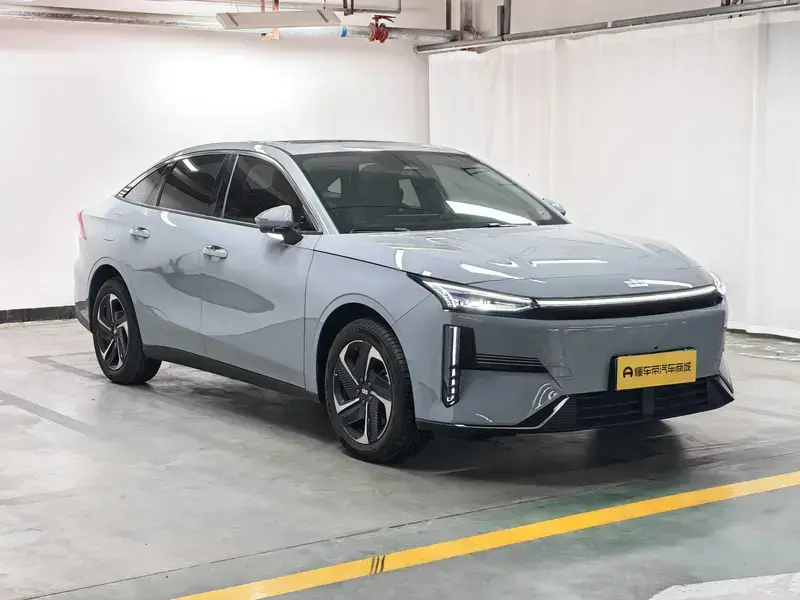 2025 Geely Galaxy L6 с пробегом 7 200 км