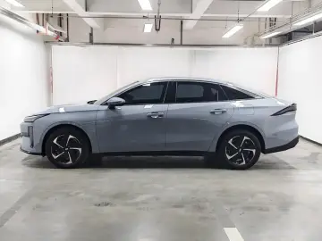 2025 Geely Galaxy L6 с пробегом 7 200 км
