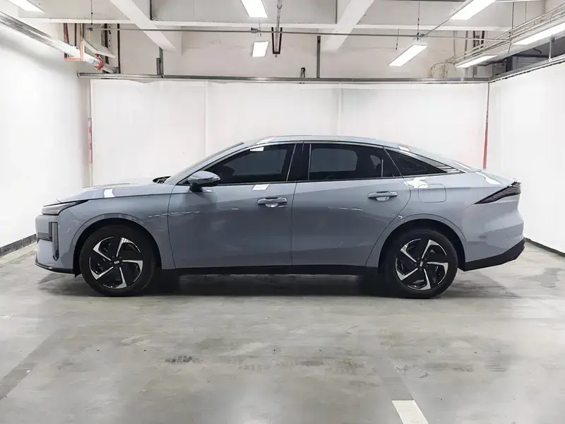2025 Geely Galaxy L6 с пробегом 7 200 км