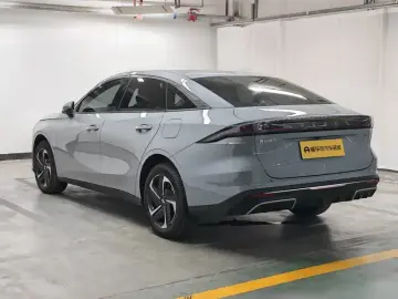 2025 Geely Galaxy L6 с пробегом 7 200 км