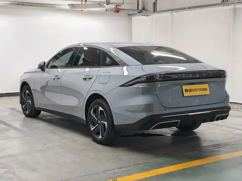 2025 Geely Galaxy L6 с пробегом 7 200 км