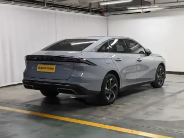 2025 Geely Galaxy L6 с пробегом 7 200 км