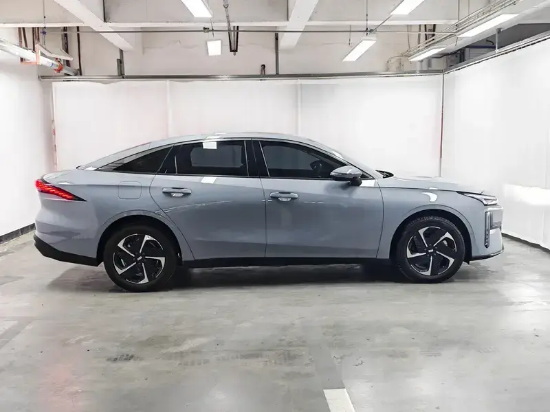 2025 Geely Galaxy L6 с пробегом 7 200 км
