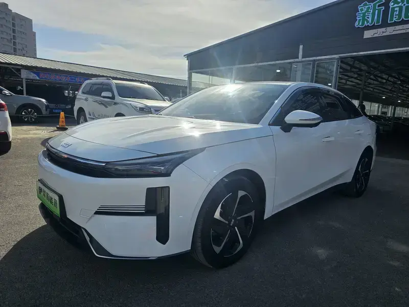2024 Geely Galaxy L6 с пробегом 48 000 км