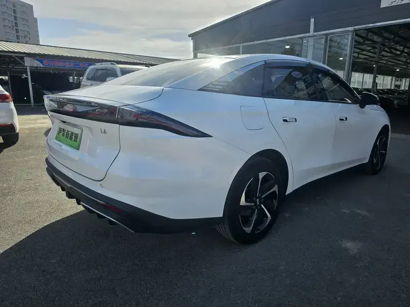 2024 Geely Galaxy L6 с пробегом 48 000 км