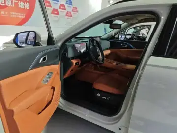 2025 Haval Xiaolong Max с пробегом 8 500 км
