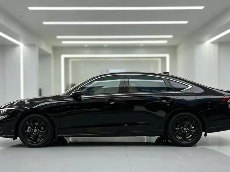 2025 Honda Accord с пробегом 6 000 км