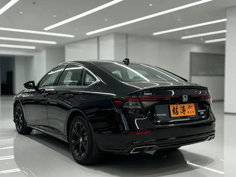 2025 Honda Accord с пробегом 6 000 км