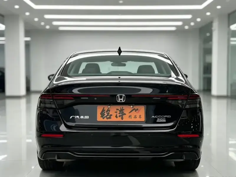 2025 Honda Accord с пробегом 6 000 км