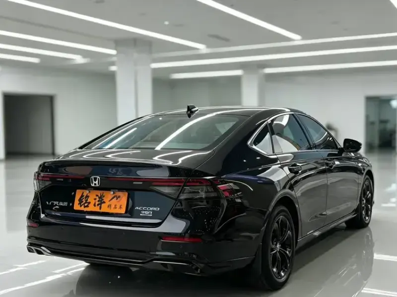 2025 Honda Accord с пробегом 6 000 км