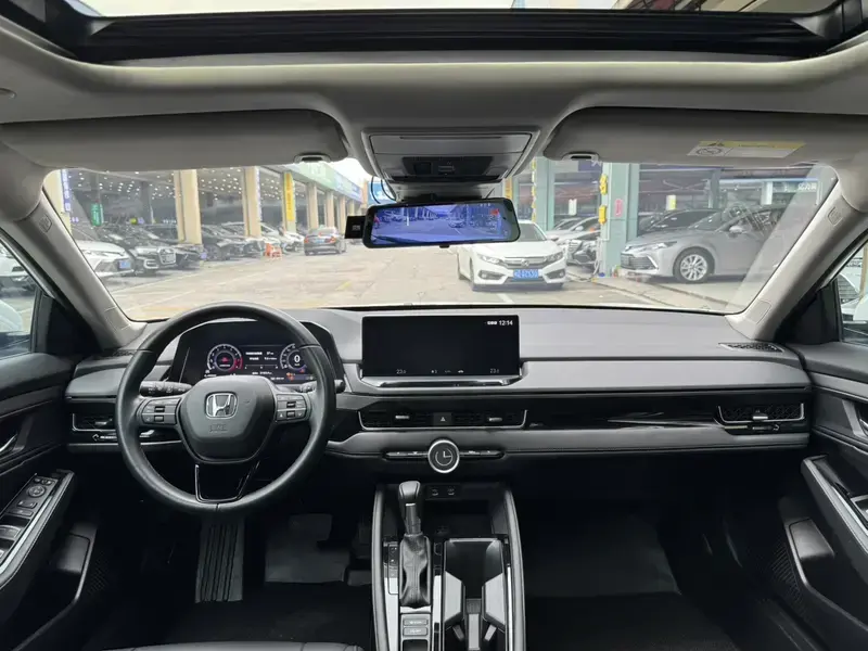 2023 Honda Inspire с пробегом 37 000 км